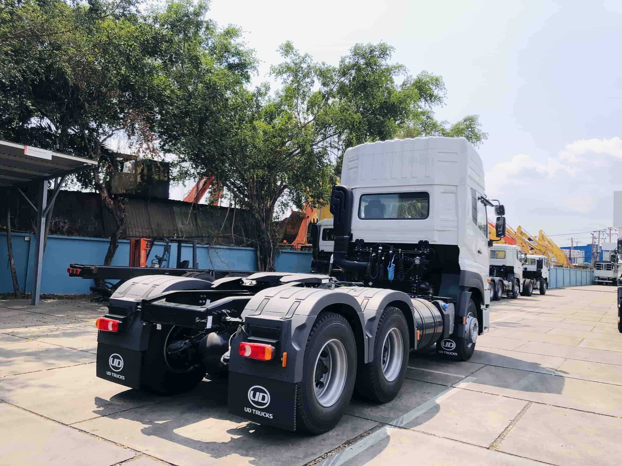 Đầu kéo ud 350hp 2 giường